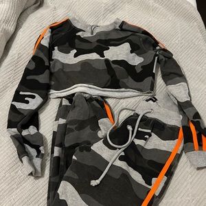 Pretty little thing matching sweatsuit